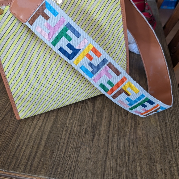 Tote Bag with extra strap for over the shoulder carrying. - Picture 3 of 10